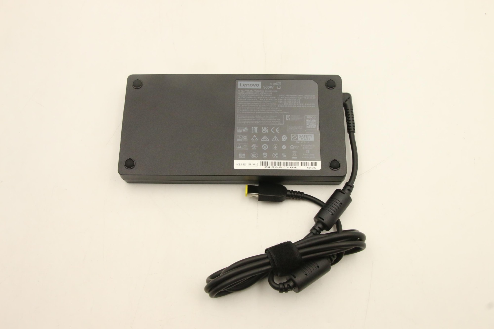 Lenovo 5A10W86290 power adapter/inverter Indoor 300 W Black
