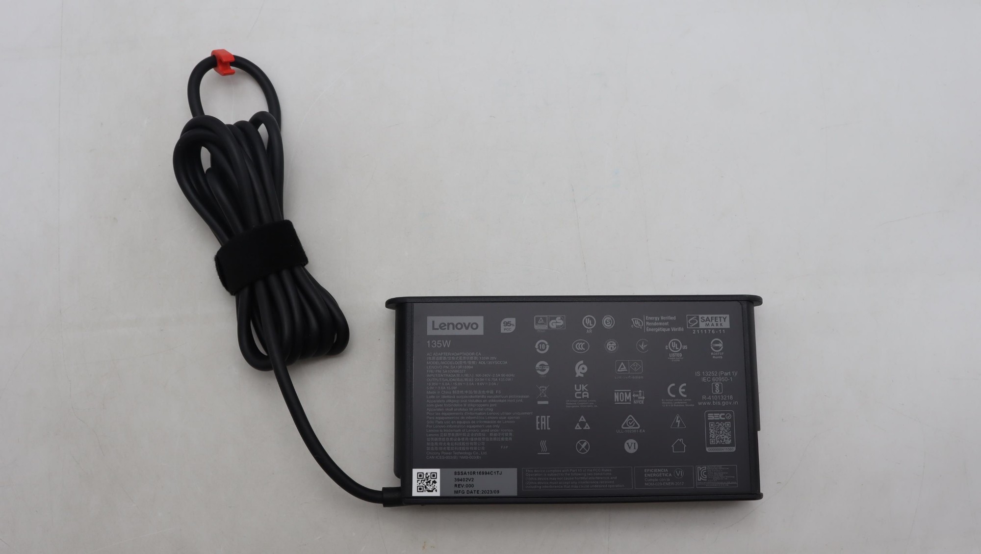 Lenovo 5A10W86327 power adapter/inverter Indoor 135 W Black
