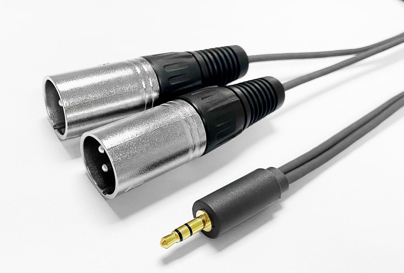 VivoLink 3.5MM CABLE to 2 x XLR male 5m